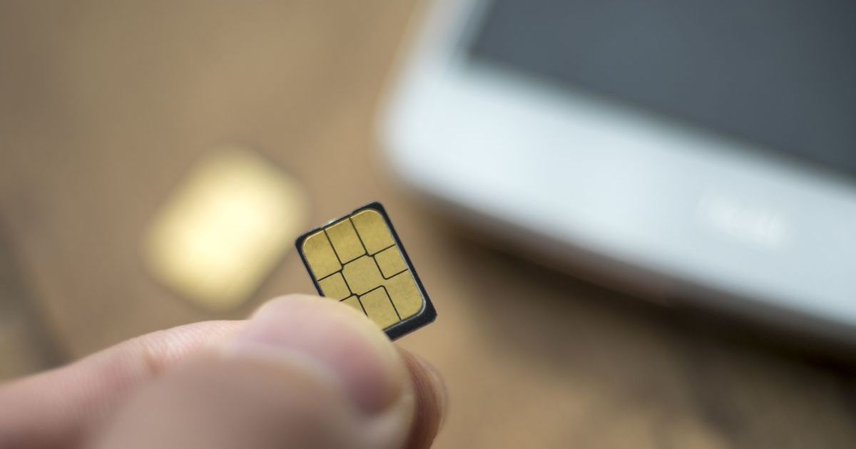 SIMカードの入れ替えは自分で可能！取り出し方や準備・注意点を解説