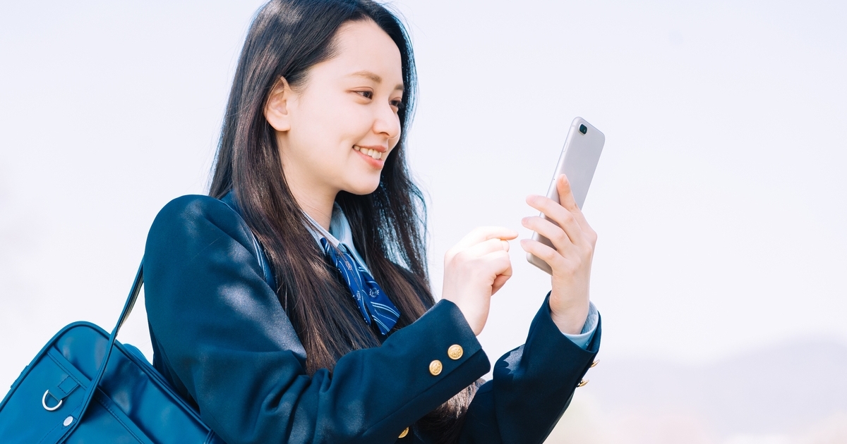 中学生がスマホを持つメリット・デメリットは?ルールの具体例や料金プランを決めるポイント