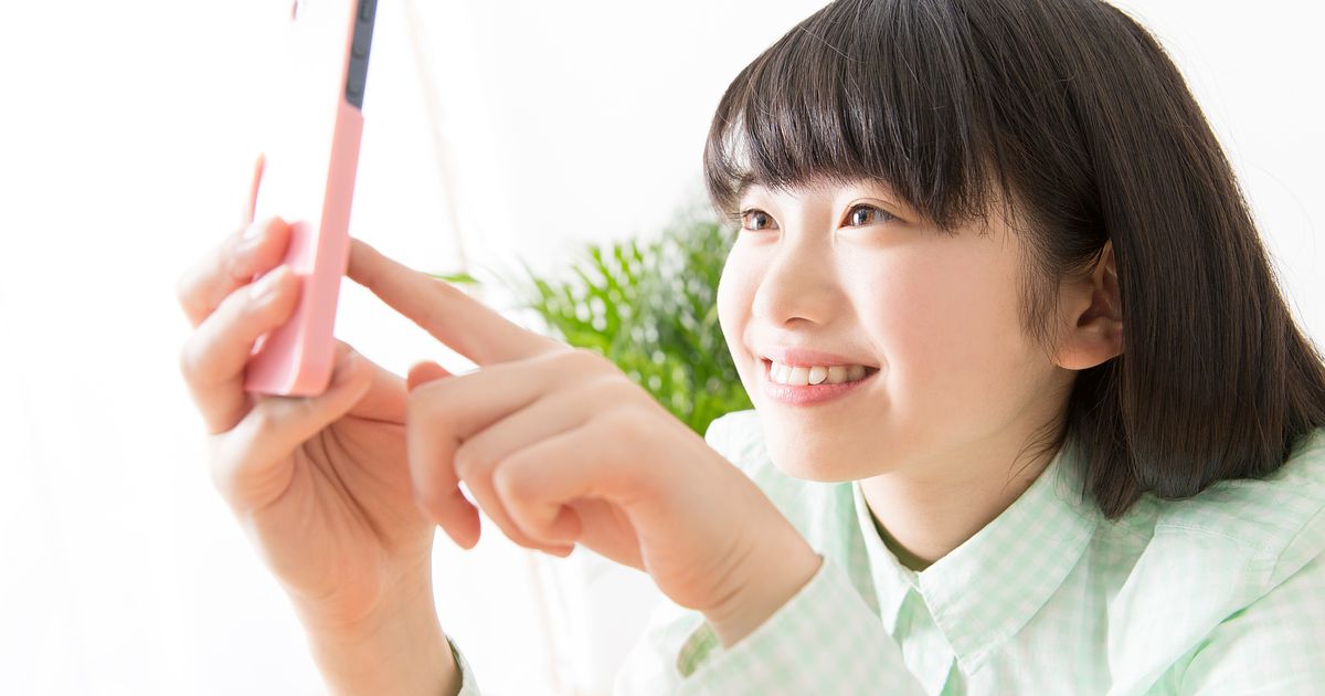 スマホはいつから持たせる?子どもに持たせるメリットやデメリット、ポイントを解説