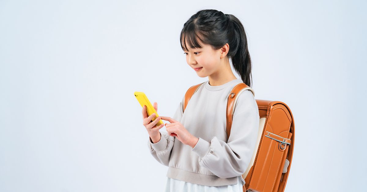 小学生のスマホの所持率は?注意点や持たせる際のポイントなどを解説
