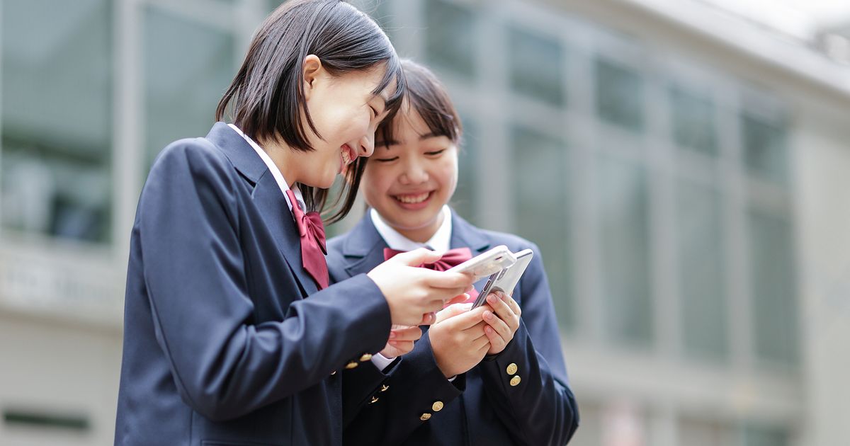 高校生のスマホに必要な制限は？持たせるメリットやデメリット、費用を抑える方法も解説