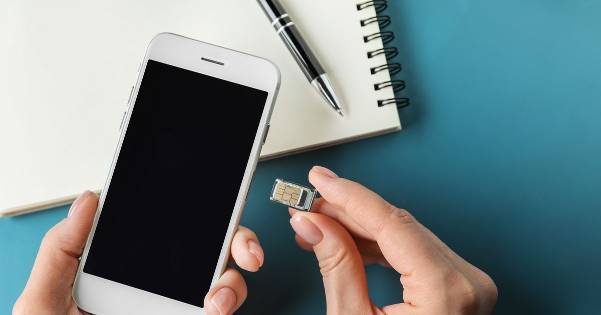 スマホに「SIM なし」と急に表示される原因・対処法や、SIMカードなしでできることを解説！