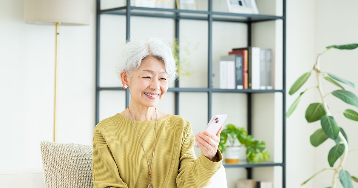 シニア世代におすすめのスマホは？持つメリットや選び方をわかりやすく紹介