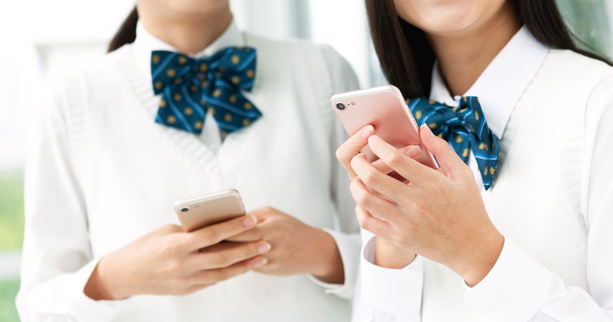 スマホの契約は何歳からできる？契約に必要なものや注意点も紹介
