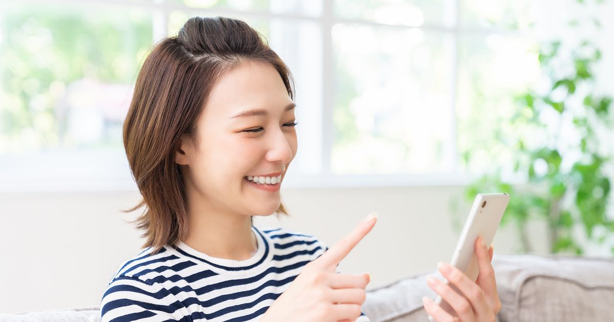 LINEリアクションの顔の意味は？やり方・消し方や通知の有無を解説