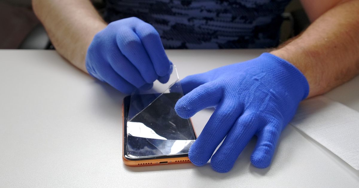 スマホのガラスフィルムの剥がし方は？避けるべき行為・注意点も紹介